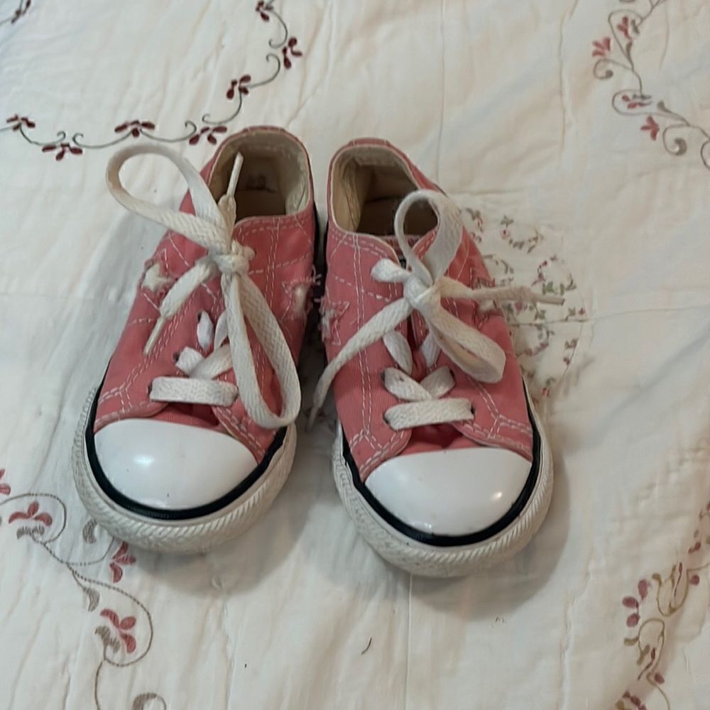 Converse tennis shoes   